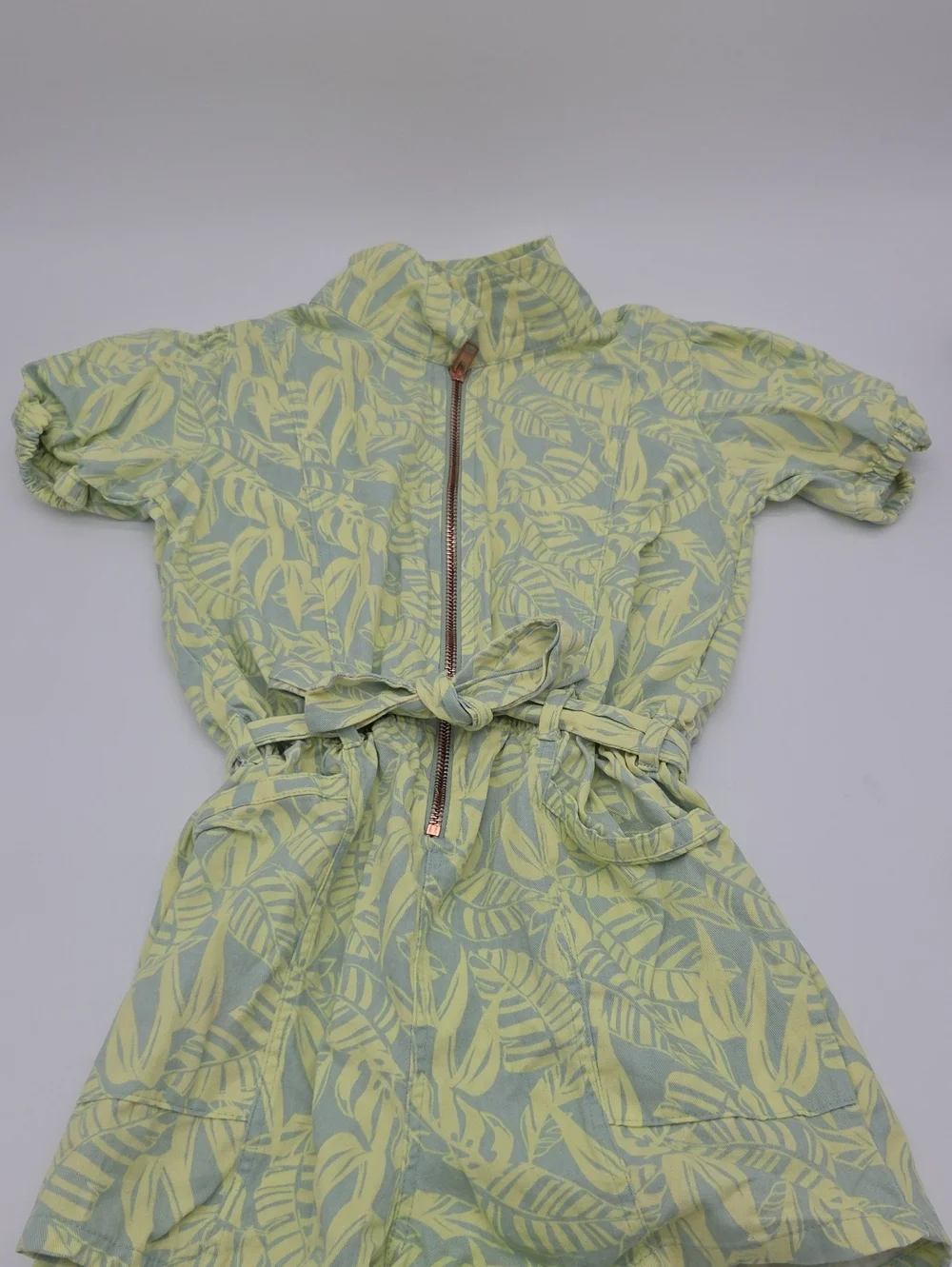 Vince Camuto Pale Green Leaf-Print